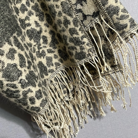 Croft & Barrow Acrylic Reversible Neutral Animal Print Shawl Sz-One Size