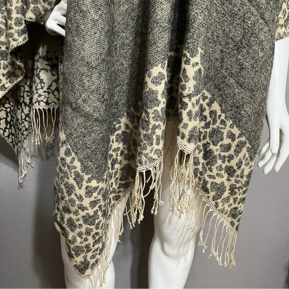 Croft & Barrow Acrylic Reversible Neutral Animal Print Shawl Sz-One Size