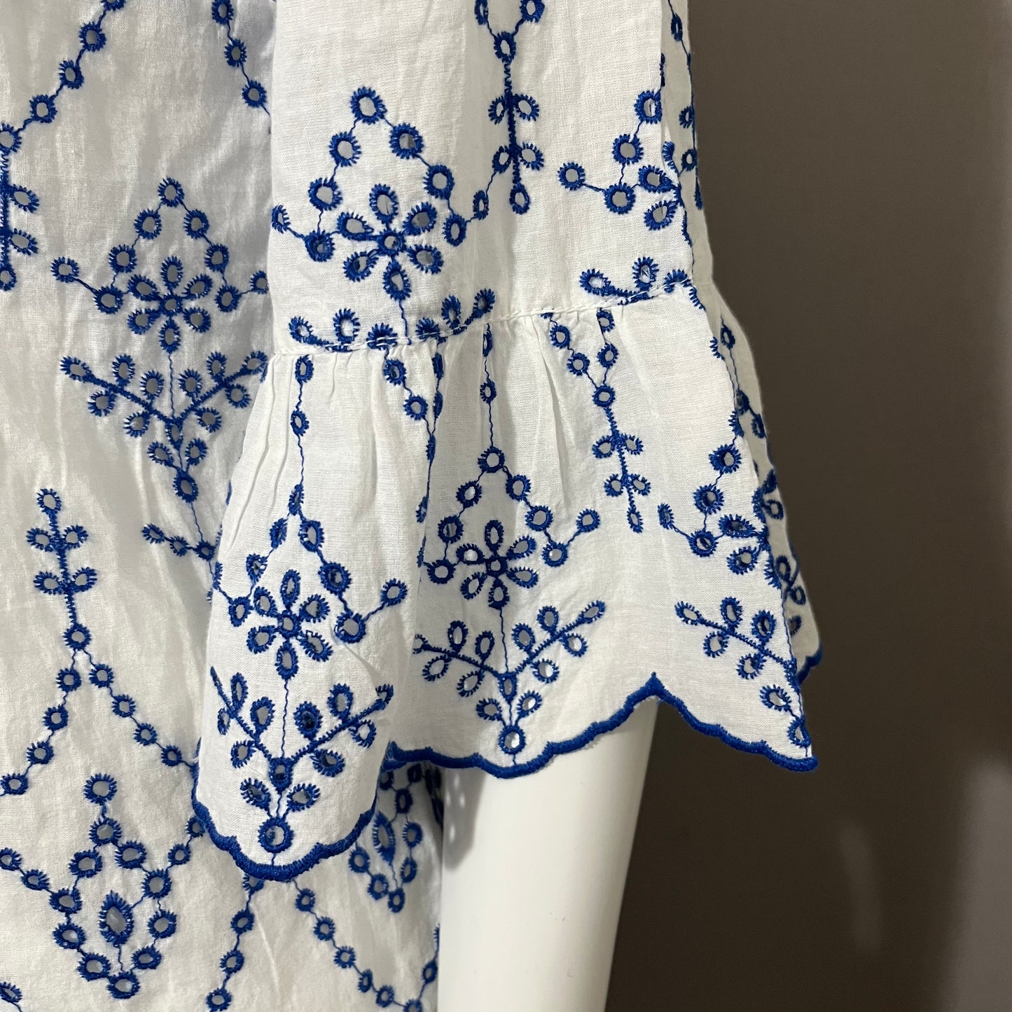 Sundance White | Blue Eyelet Scalloped Hem Top Sz-Large