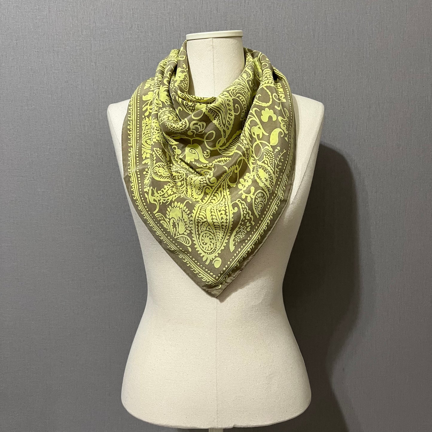 Adrienne Vittadini Yellow Taupe Paisley Print 100% Silk