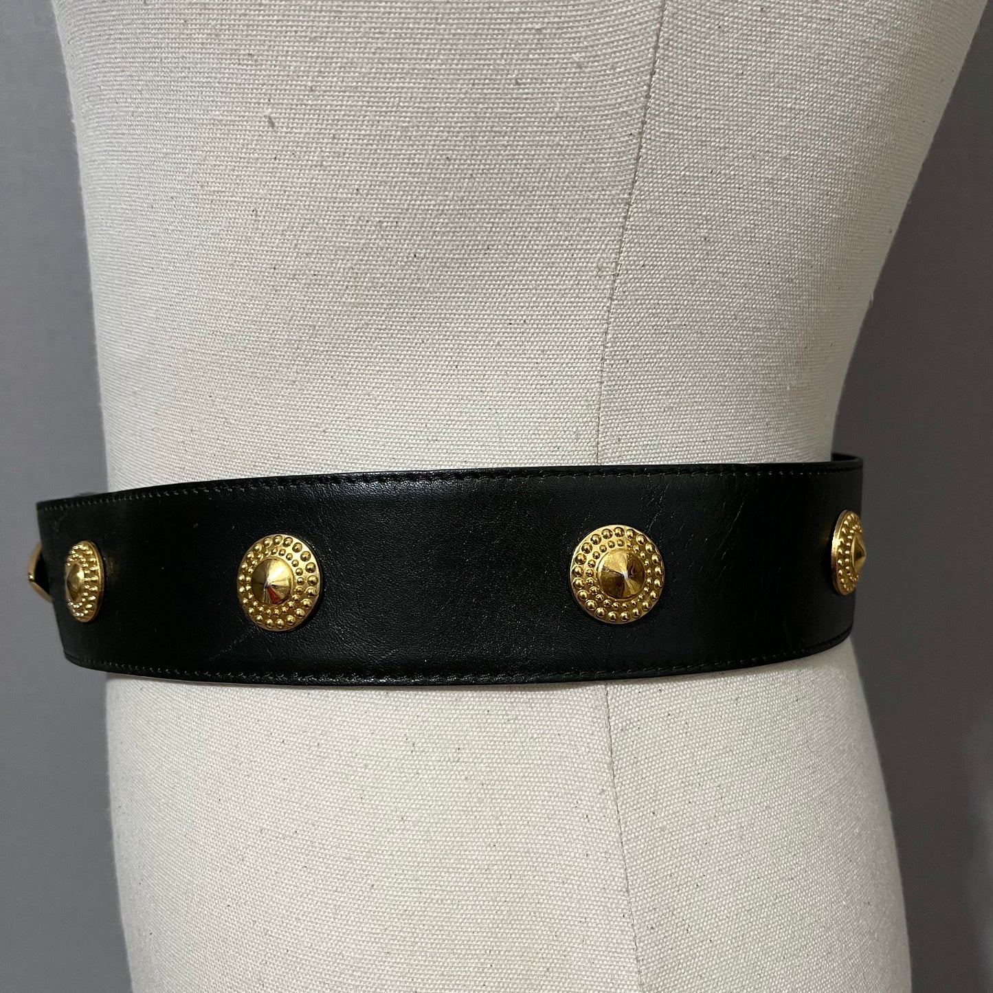 Vintage Escada Black/Gold Leather Belt Sz-40