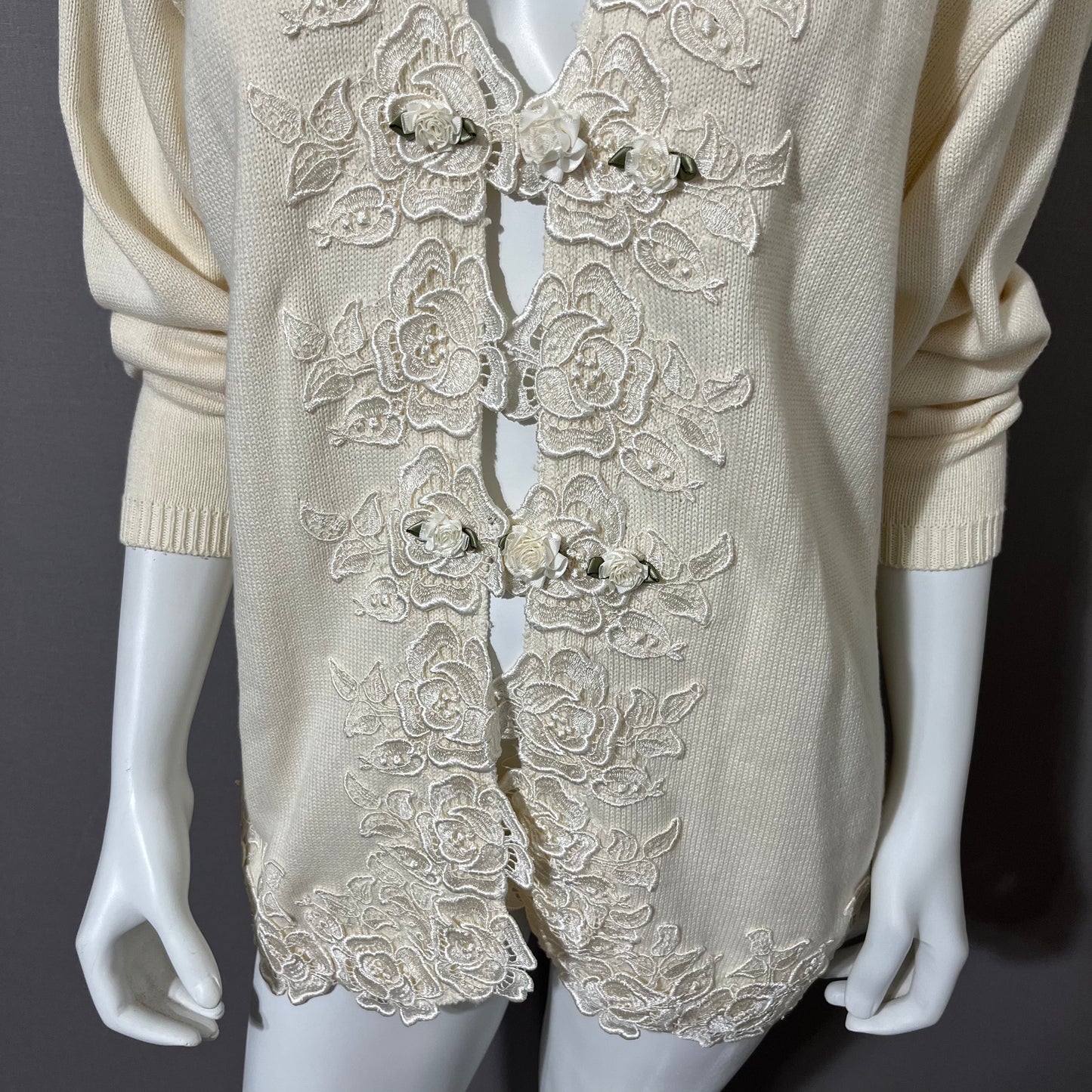 Vintage Lynn Yang Cream Floral Embroidered Sweater Sz-Medium