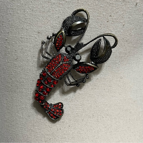 Lobster Red Antique Gold Brooch