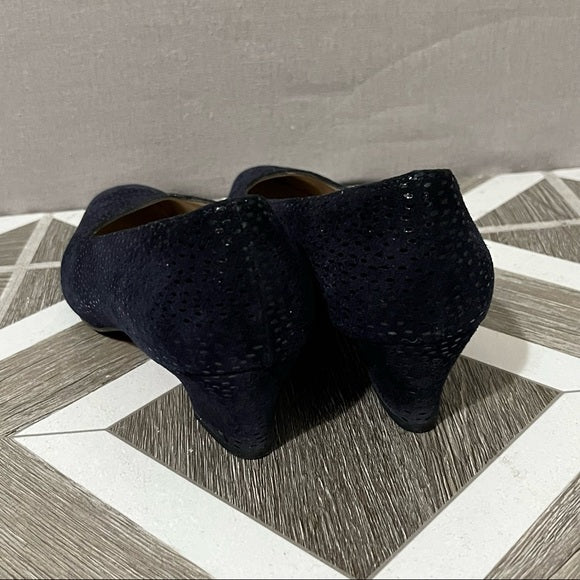 Vintage Salvatore Ferragamo Navy Low Heel Shoe Sz-6 1/2 B