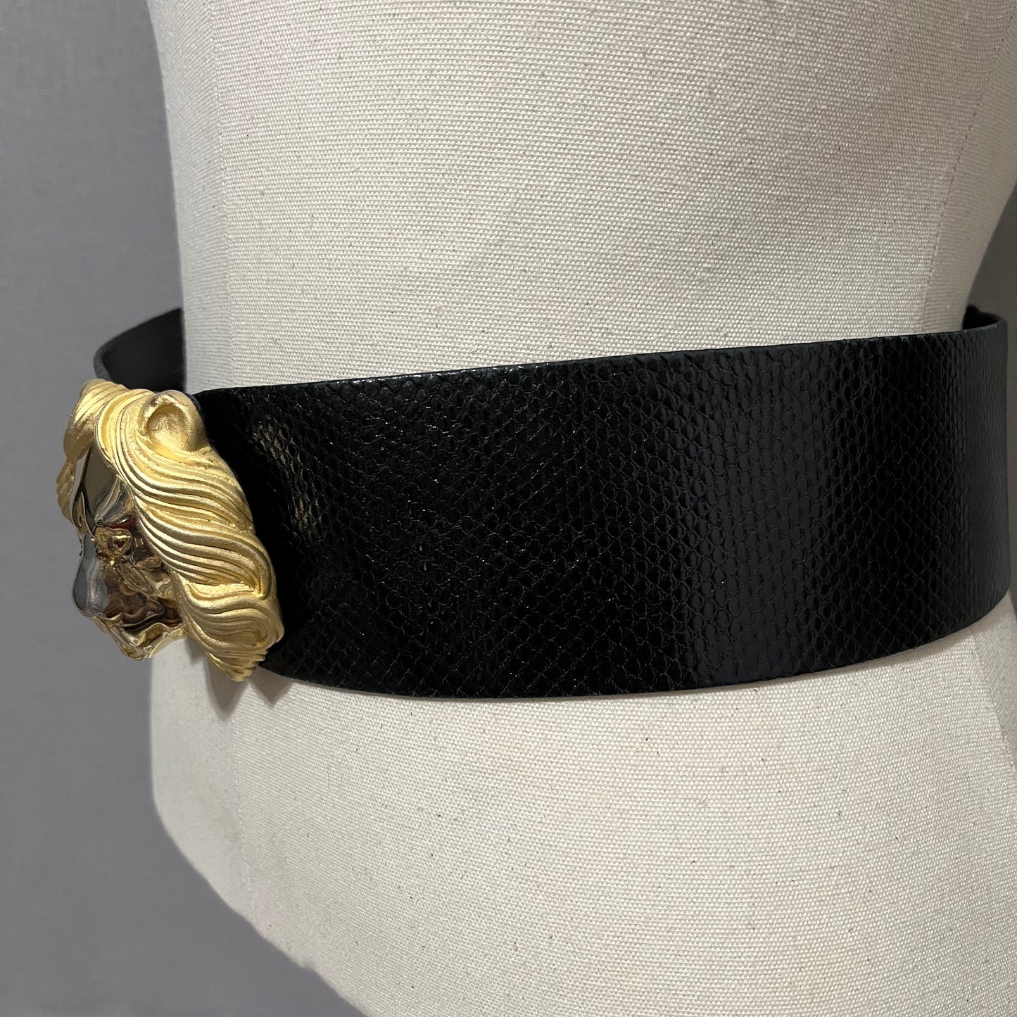 Vintage Judith Lieber Black Wide Width Snakeskin Lion Head Adjustable Belt Sz-OS