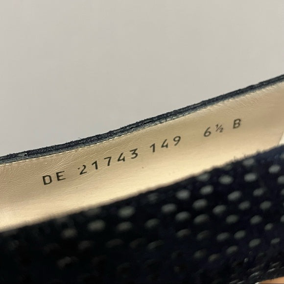 Vintage Salvatore Ferragamo Navy Low Heel Shoe Sz-6 1/2 B