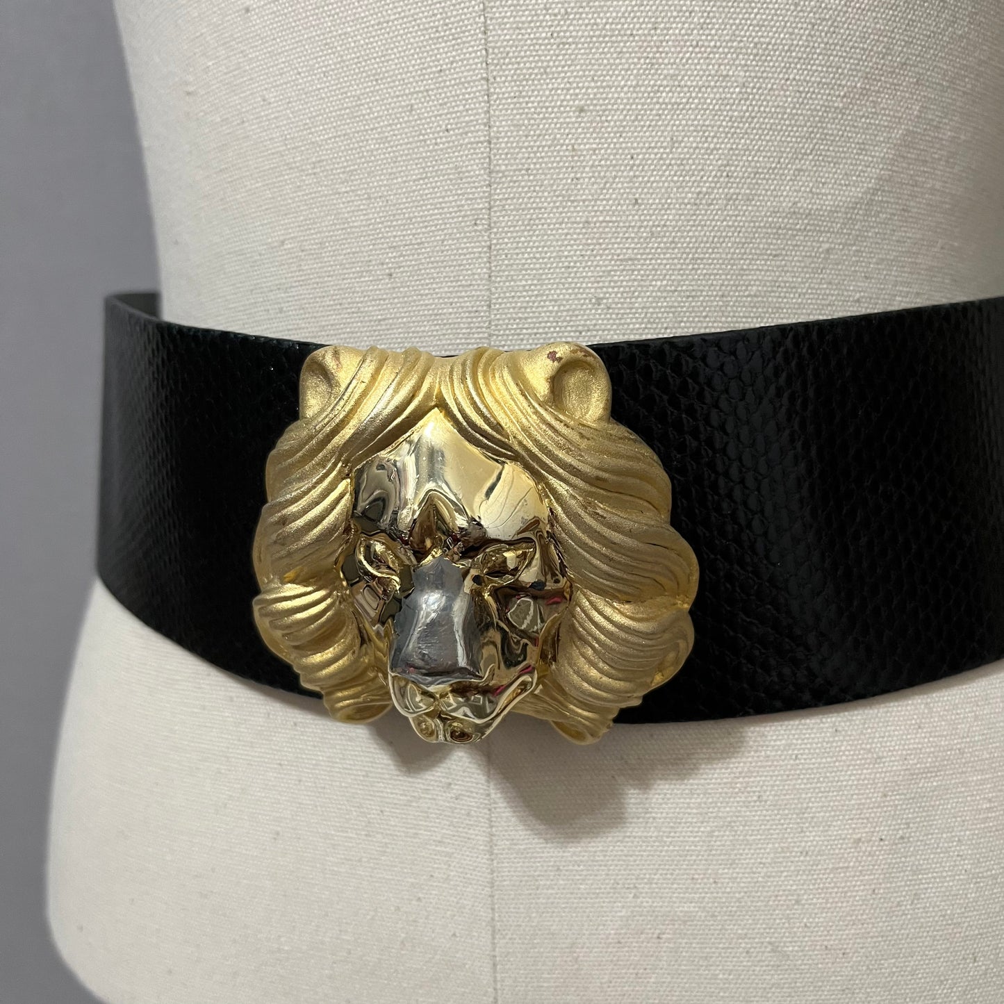 Vintage Judith Lieber Black Wide Width Snakeskin Lion Head Adjustable Belt Sz-OS