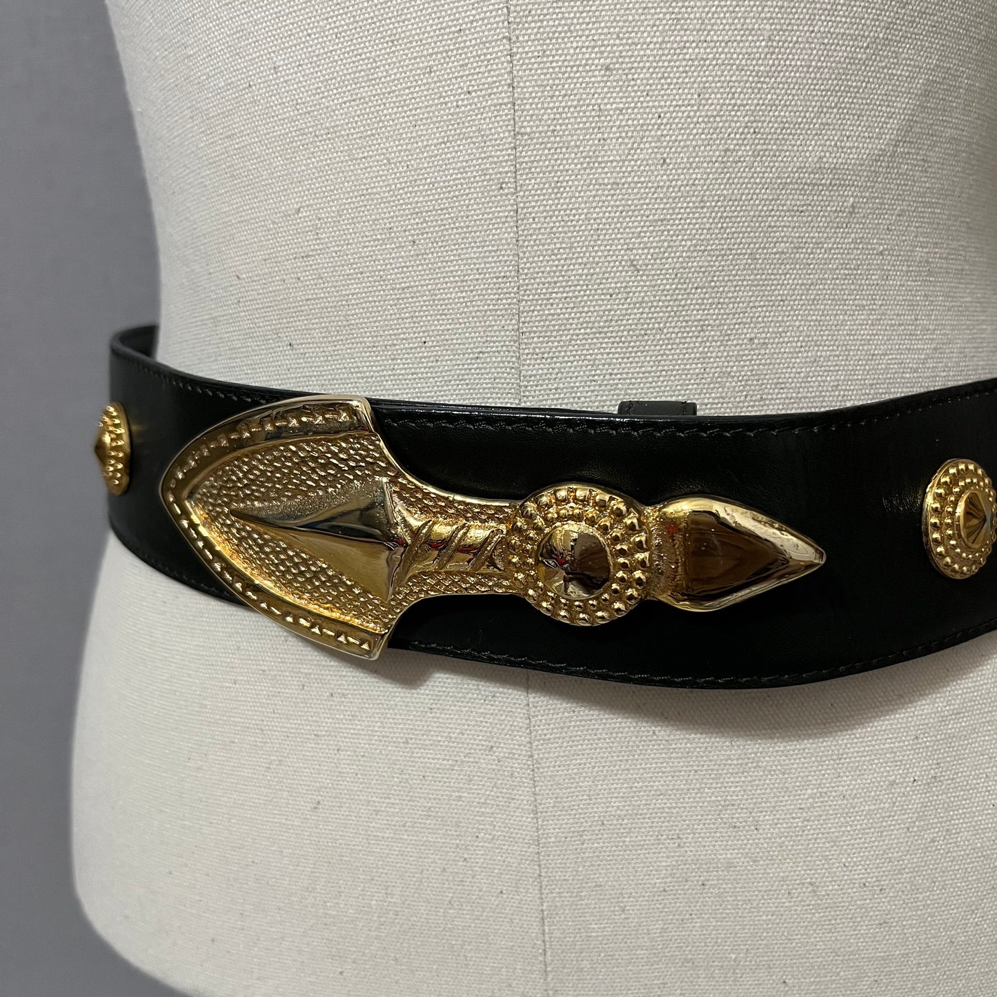 Vintage Escada Black/Gold Leather Belt Sz-40