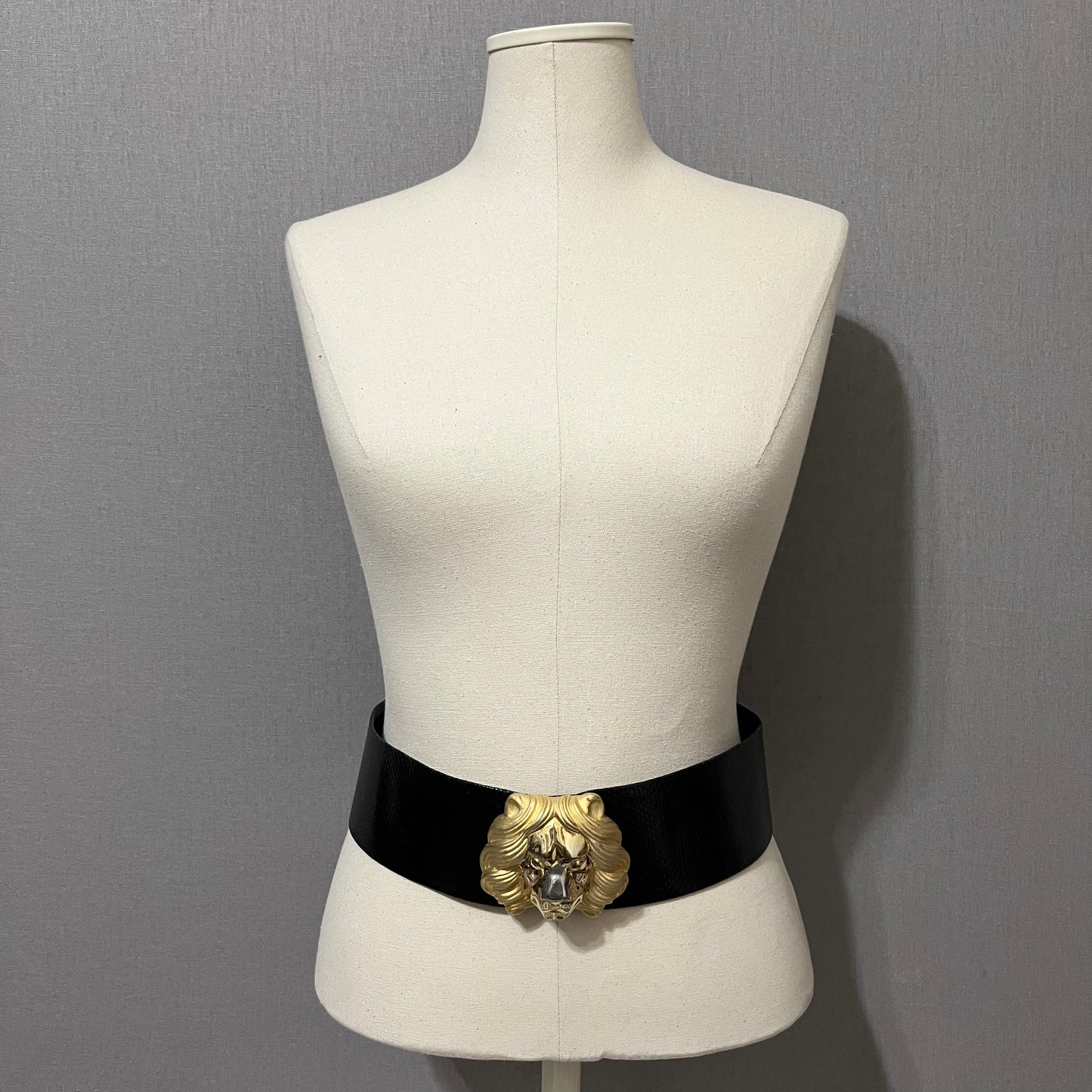 Vintage Judith Lieber Black Wide Width Snakeskin Lion Head Adjustable Belt Sz-OS