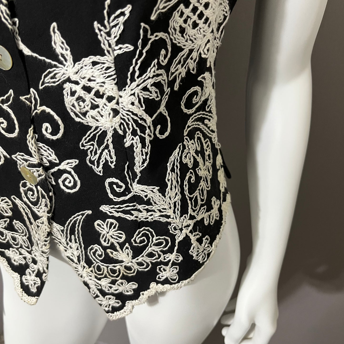 Vintage Sophisticates Black Embroidered Cotton Vest Sz-Small