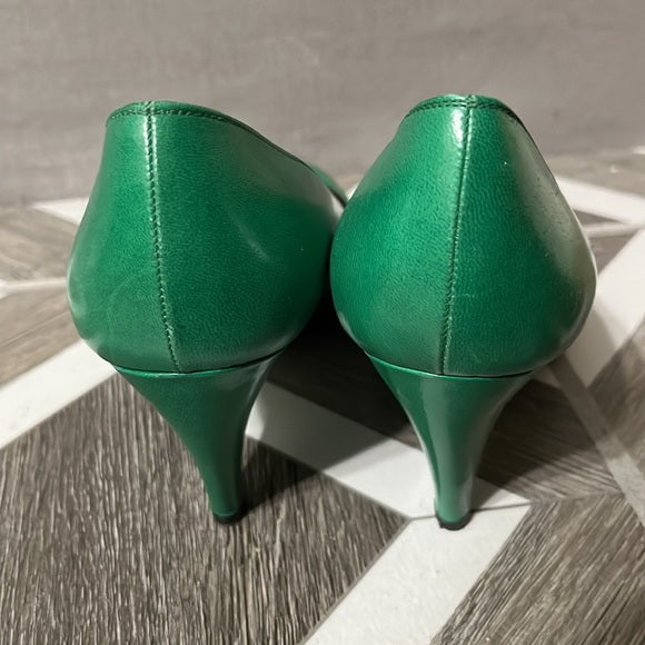 Bruno Magli Green Leather With Gold Accent Heels Sz-6 B