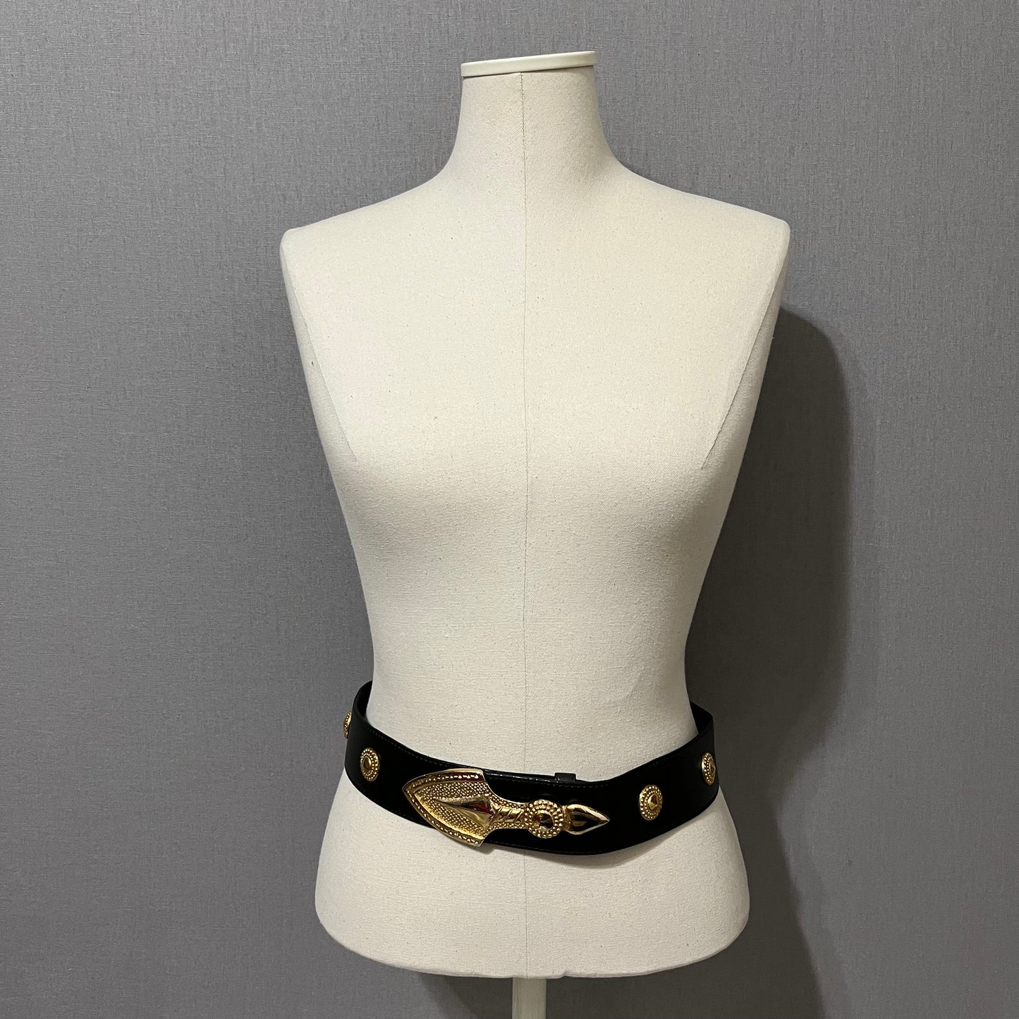 Vintage Escada Black/Gold Leather Belt Sz-40