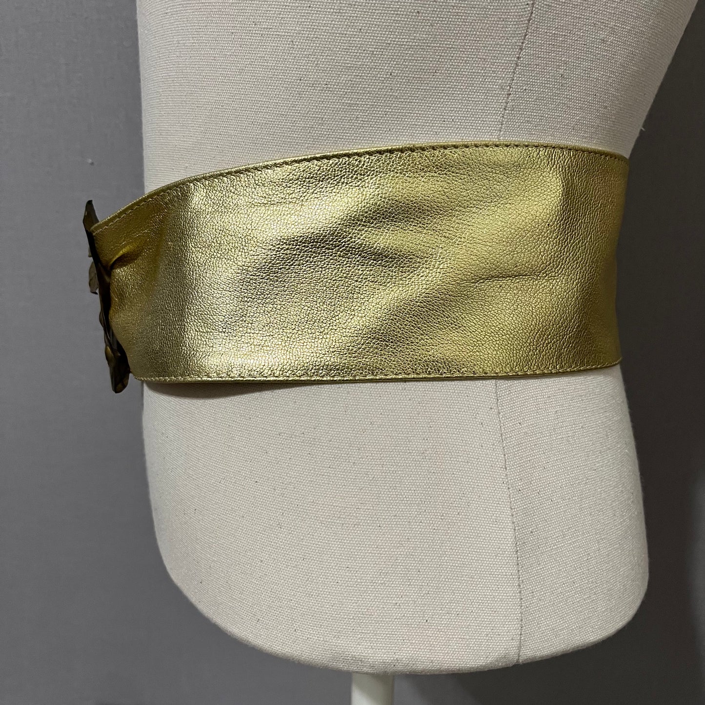 Vintage Gold Wide Width With Metal Buckle Detail Sz-Medium-Large