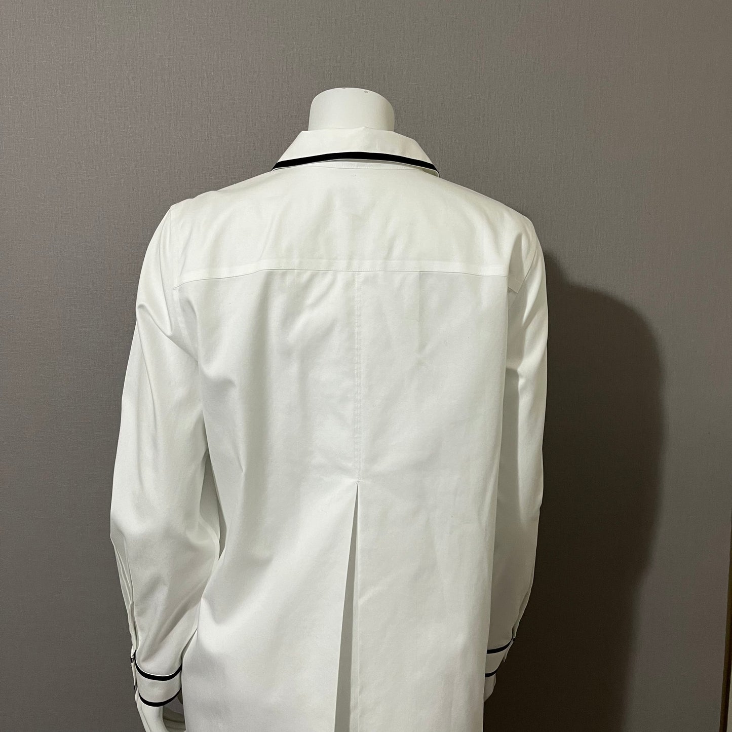 Chico’s White With Black Trim Button Down Shirt Sz-1 Medium-Large