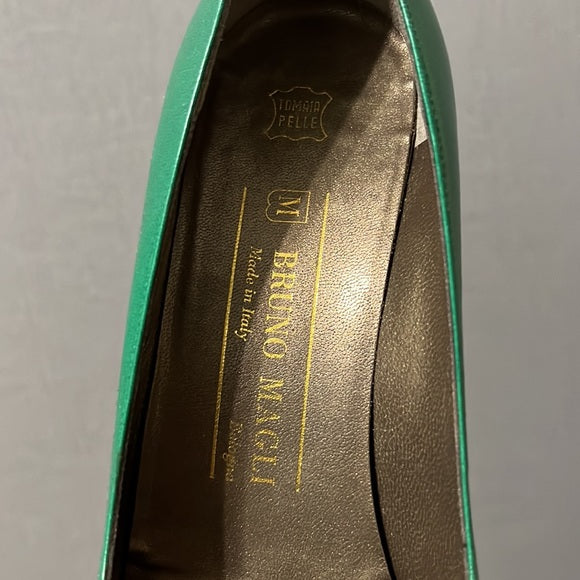 Bruno Magli Green Leather With Gold Accent Heels Sz-6 B
