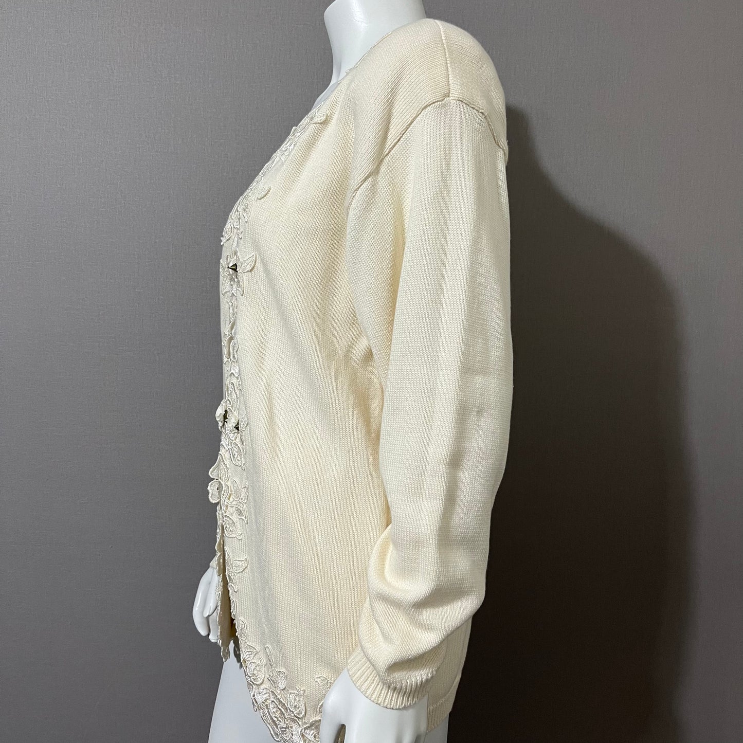 Vintage Lynn Yang Cream Floral Embroidered Sweater Sz-Medium