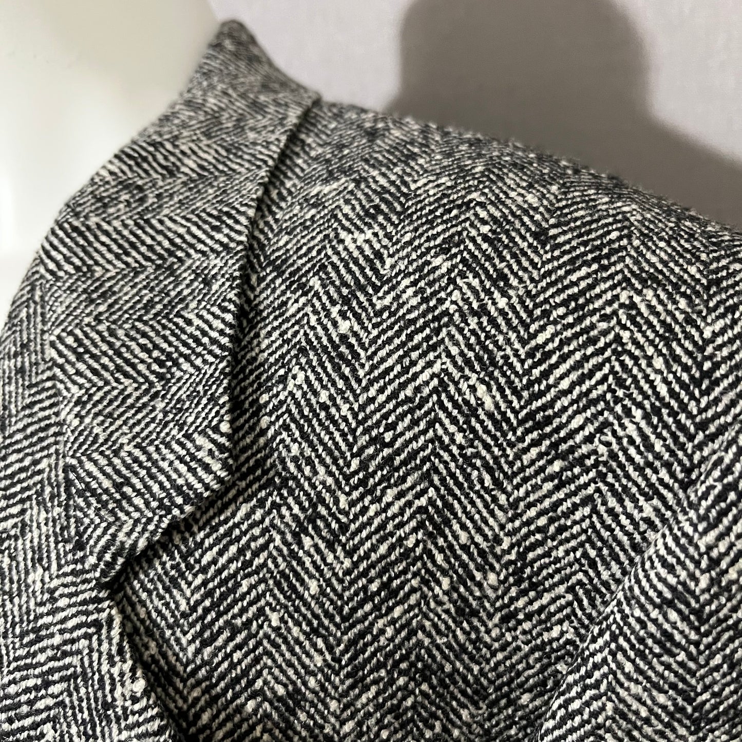 Emenegildo Zegna 100% Wool Herringbone Black/White Sport Jacket Sz-52R. Large/Xtra Large