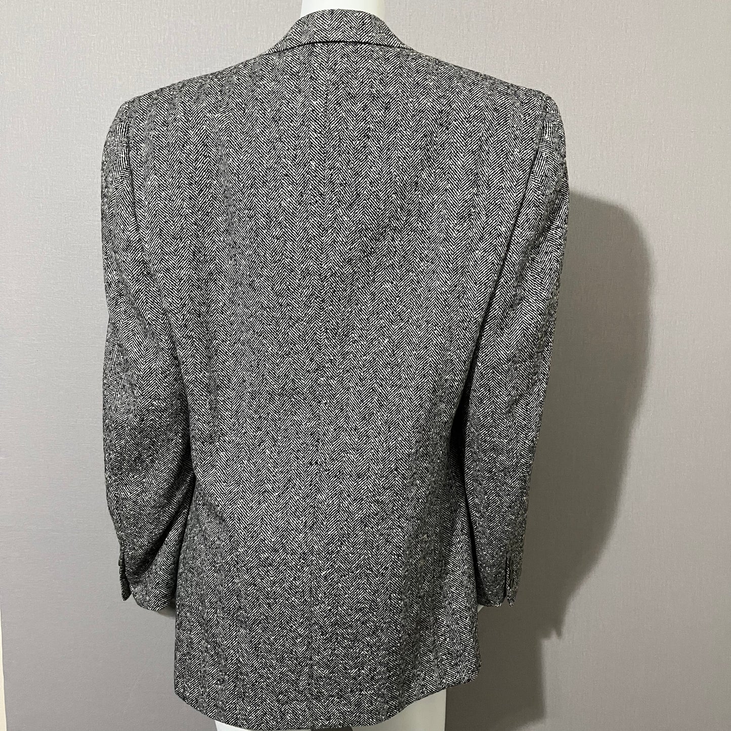 Emenegildo Zegna 100% Wool Herringbone Black/White Sport Jacket Sz-52R. Large/Xtra Large