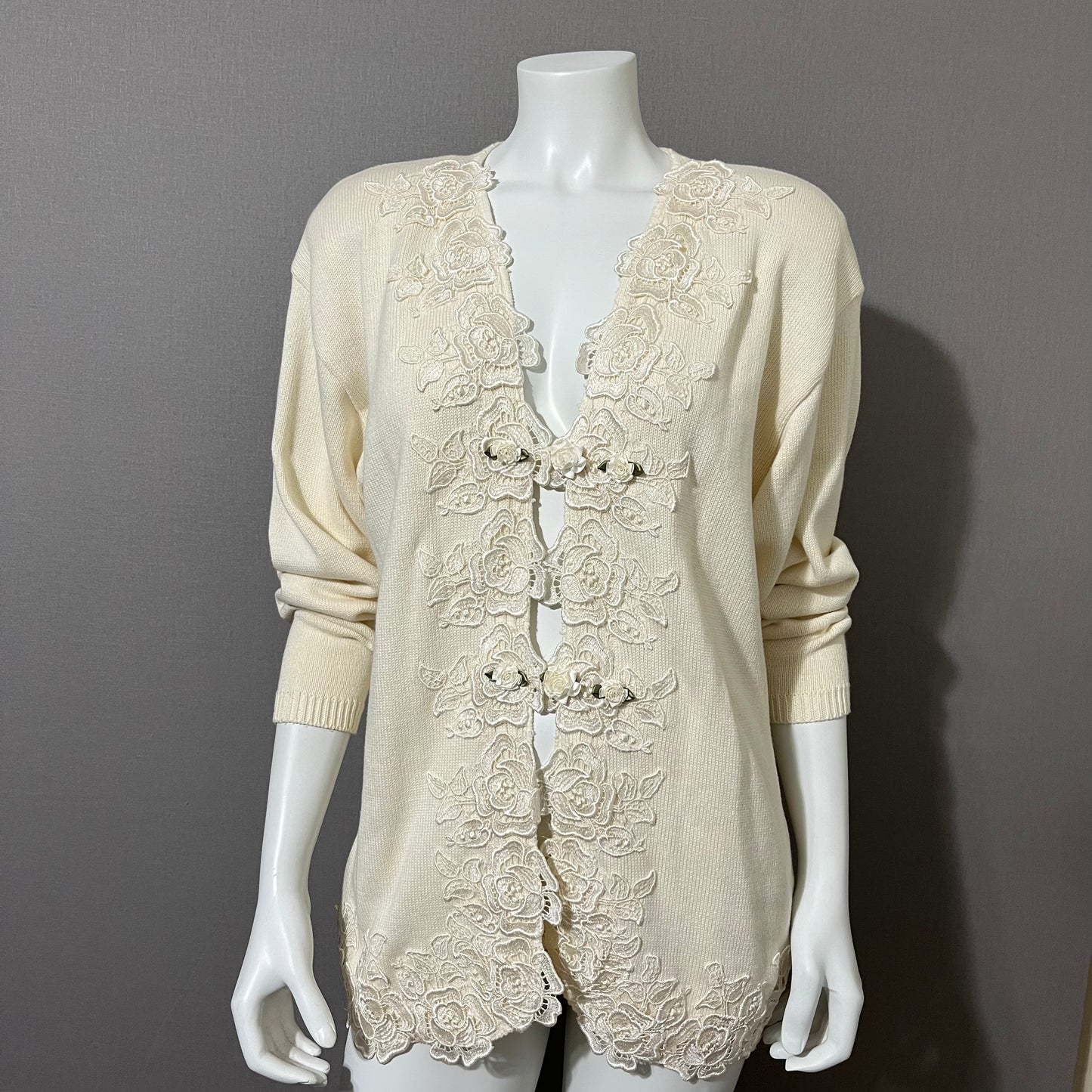 Vintage Lynn Yang Cream Floral Embroidered Sweater Sz-Medium