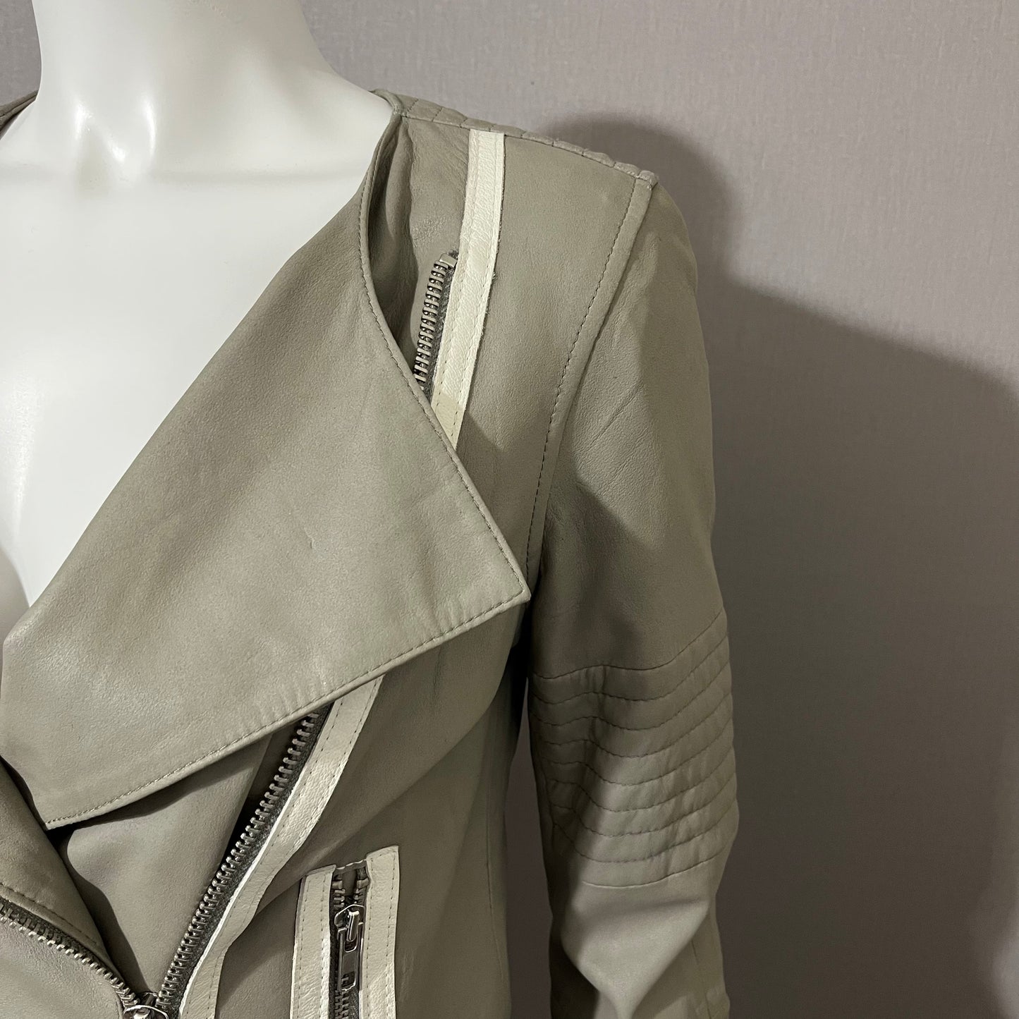 BB Dakota Taupe/White Asymmetrical Leather Jacket Sz-Small