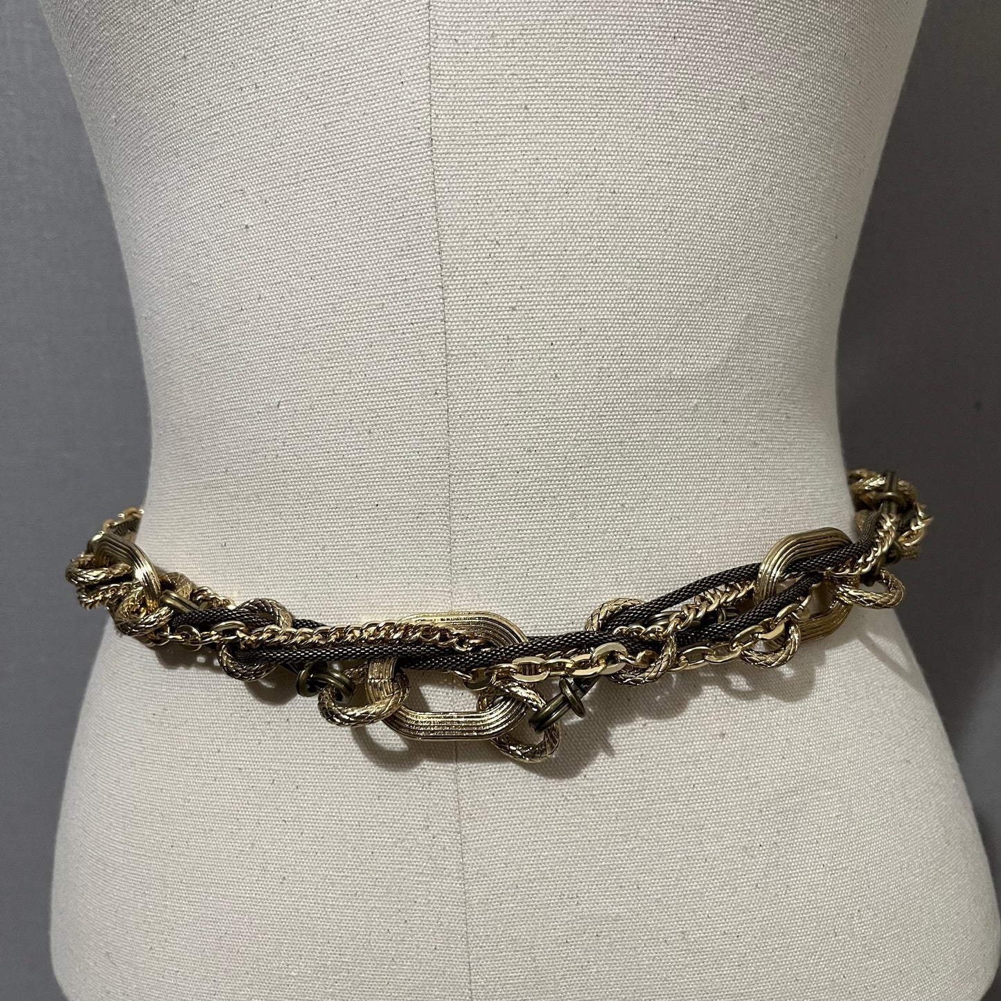 #64 Chico’s Chain Gold Metal Belt