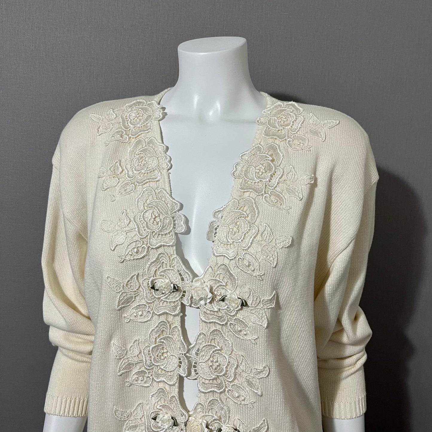 Vintage Lynn Yang Cream Floral Embroidered Sweater Sz-Medium