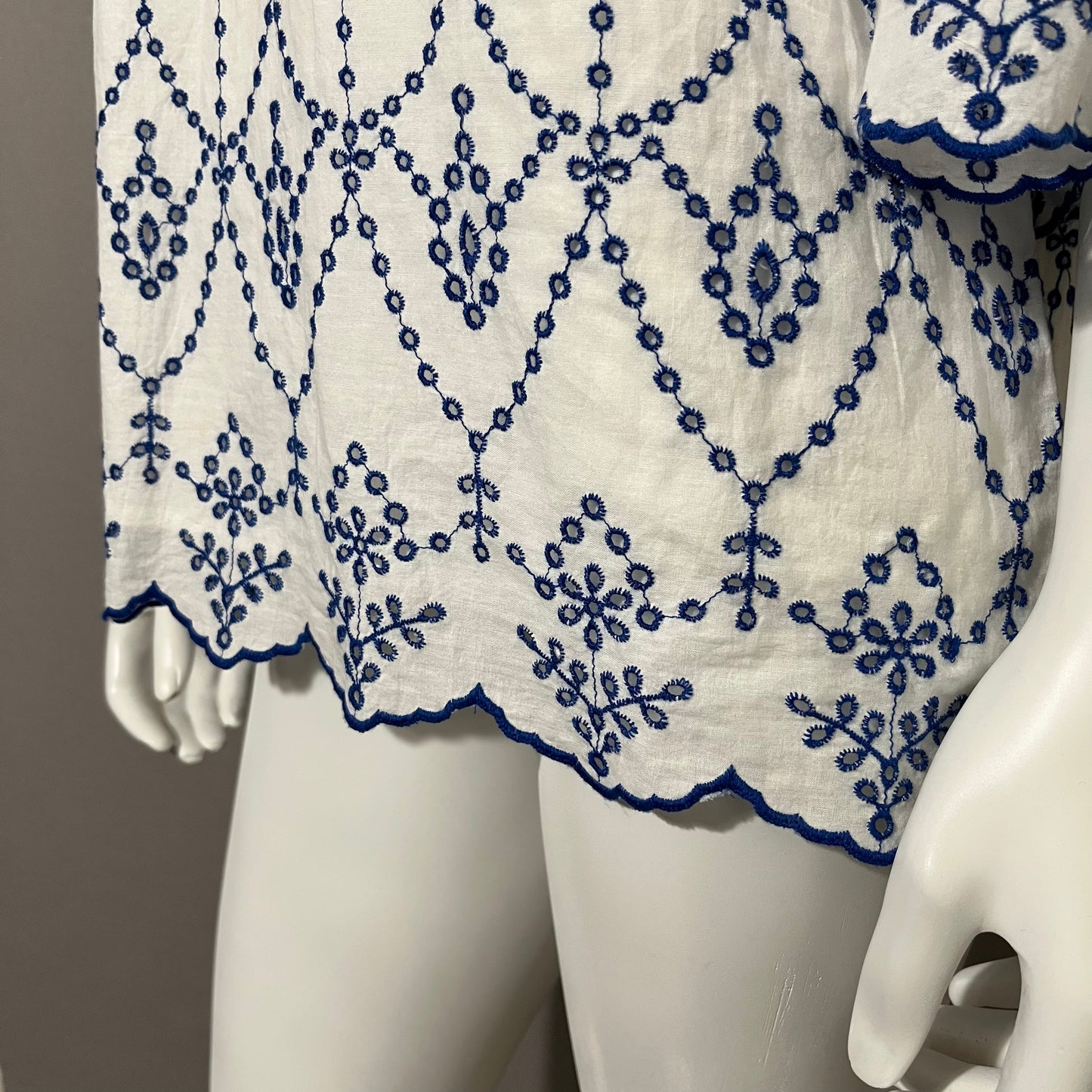 Sundance White | Blue Eyelet Scalloped Hem Top Sz-Large