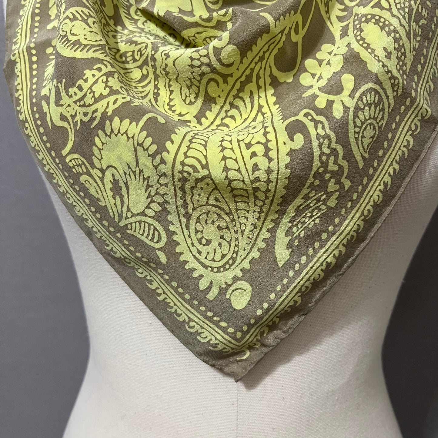 Adrienne Vittadini Yellow Taupe Paisley Print 100% Silk